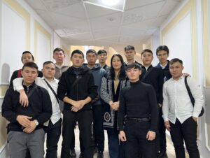 Подробнее о статье Студенты выпускных курсов электротехнического колледжа посетили спектакль театра студенческой молодежи “Каракоз”