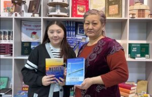 Подробнее о статье Акция «Кітап сыйла» в колледже: новые книги в библиотеке