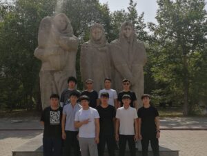 Подробнее о статье Экскурсия студентов ПСЖД-322к к мемориалу и памятнику