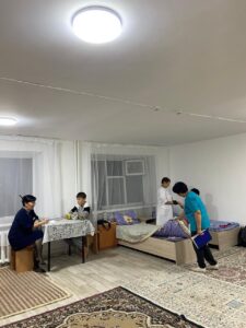 Read more about the article 🩺🧼 Жатақханадағы тексеріс: студенттердің денсаулығы мен бөлме тазалығы бақылауда